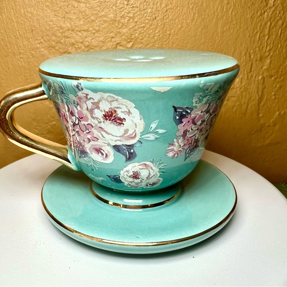 Set of 2 Floral Teacups on Saucers Ceramic Salt & Pepper Shakers Tea Party - Picture 13 of 14